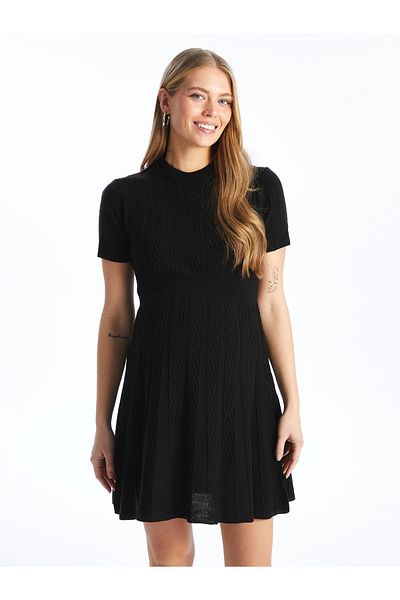 LC Waikiki Kurzärmliges Umstands-Strickkleid mit Rundhalsausschnitt und Muster