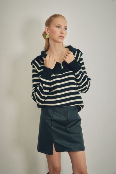 Fulla Moda Pulover de tricotaj cu dungi cu gât