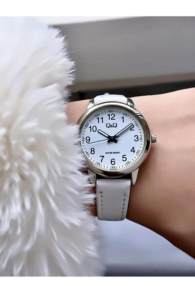 Q&Q   Minimal Elegant Thin Case Numeral Women's Leather Cord Wristwatch