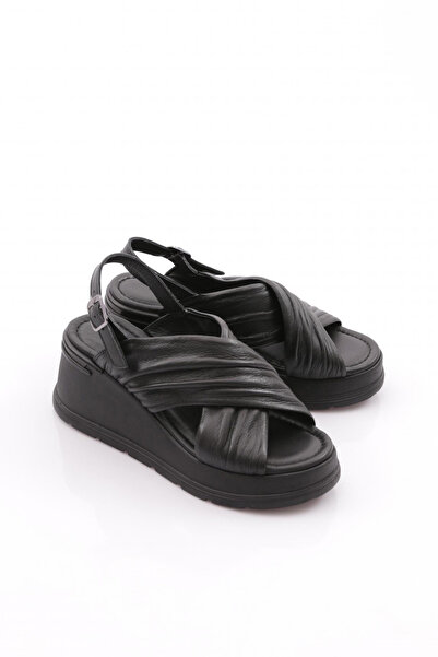 DGN 78-2432 Women's Cross-Strapped Thick Sole Sandals