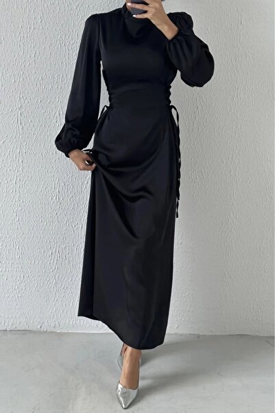 Swana فستان حجاب نسائي من قماش الساتان برباط جانبي - أسود