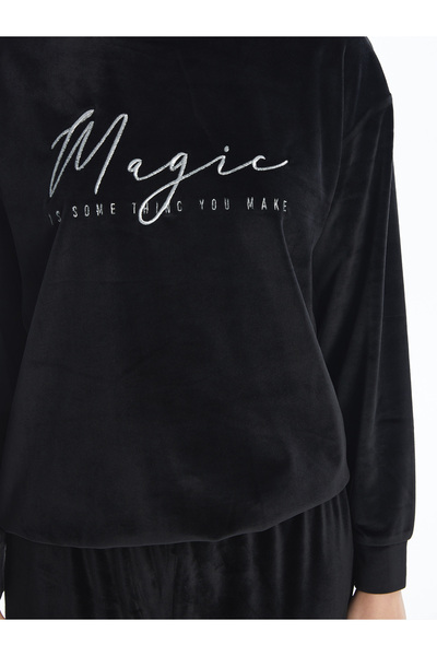 LC Waikiki Crew nyakú hímzett bársony női pizsama szett