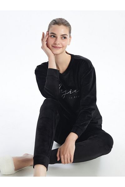 LC Waikiki Damen-Pyjama-Set aus besticktem Samt mit Rundhalsausschnitt