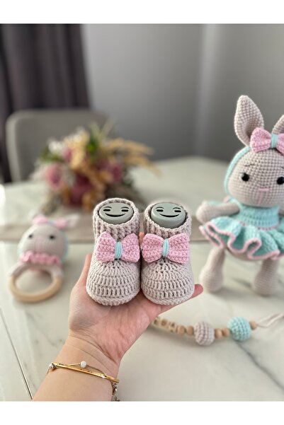 Zey's Amigurumi Amigurumi Tombul Tavşan Uyku Arkadaşı, Emzik Zinciri, Çıngırak,Patik 4 Lü Yenidoğan Set