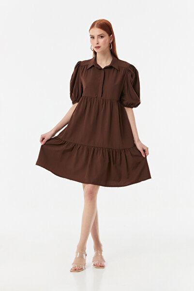 Fulla Moda فستان بأكمام بالون وأزرار أمامية