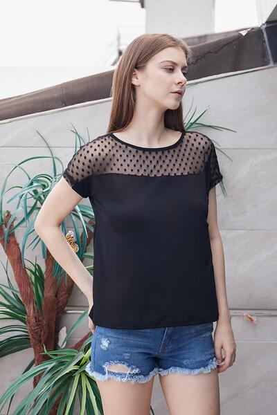 Jument Lycra Crepe Fabric - Λεπτομέρεια από τούλι πουά, λαιμόκοψη σκάφους, μπλούζα εκτός ώμου - Μαύρο