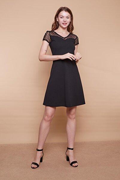 Jument Φόρεμα από κρεπ λύκρα με λεπτομέρεια από τούλι μπροστά και πίσω με λαι...