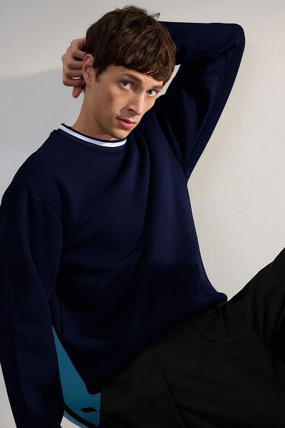 Trendyol Collection Indigo Premium Oversize/Wide Cut λαιμόκοψη Tape Basic φούτερ με φλις εσωτερικά TMNAW25SW00093