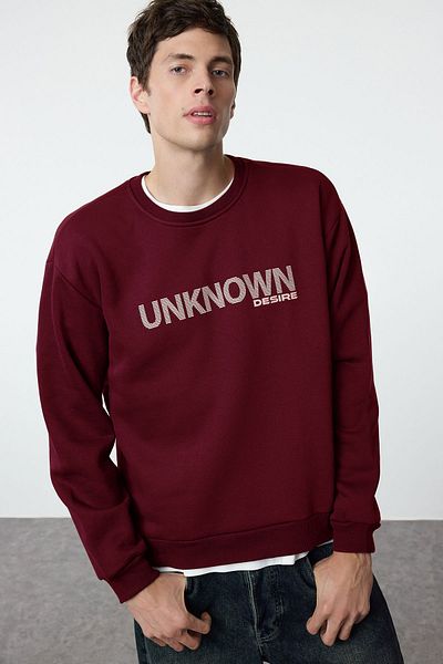 Trendyol Collection Burgunderrotes Oversize-Sweatshirt mit Textdruck – Rundhalsausschnitt, Fleece, TMNAW25SW00047