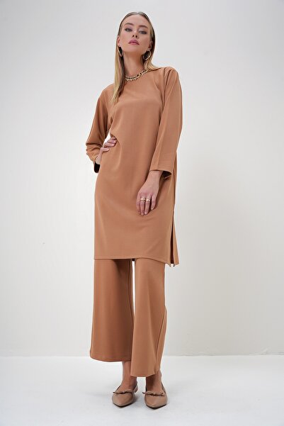 Trend Alaçatı Stili Női karamell nyakú, oldalsó hasított hosszú tunika és nadrág szett ALC-X12873