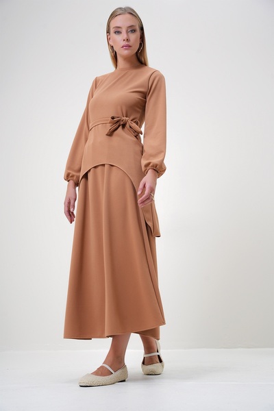 Trend Alaçatı Stili Dámská sada tuniky a sukně s výstřihem z norkového asymetrického střihu Alc-X12870