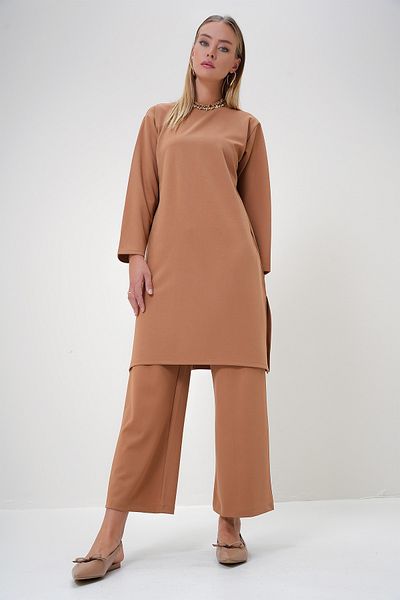 Trend Alaçatı Stili Women's Caramel Crew Neck Side Slit Long Tunic and Trousers Set Alc-X12873