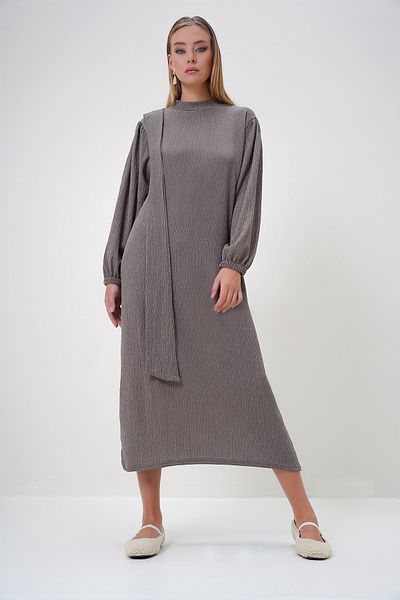 Trend Alaçatı Stili Φόρεμα Maxi Length Mink - Crew λαιμόκοψη, μανίκι με μπαλόνι και ανάγλυφη λεπτομέρεια ALC-X12910
