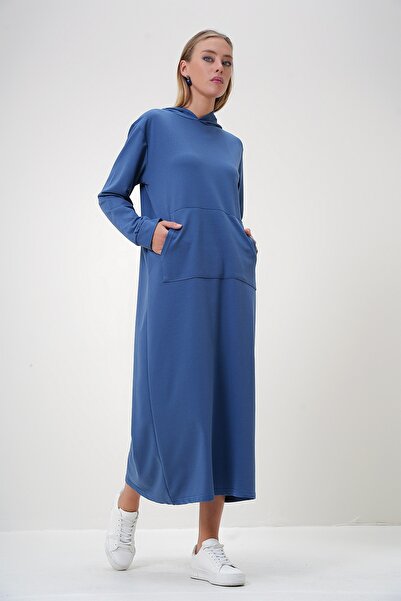 Trend Alaçatı Stili Kadın İndigo Kapüşonlu Kangru Cepli İki İplik Maxi Boy Elbise ALC-X12890
