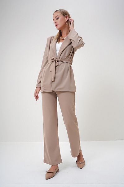 Trend Alaçatı Stili Beigefarbenes Set aus Jacke mit Schalkragen und Palazzo-Hose für Damen ALC-X12905