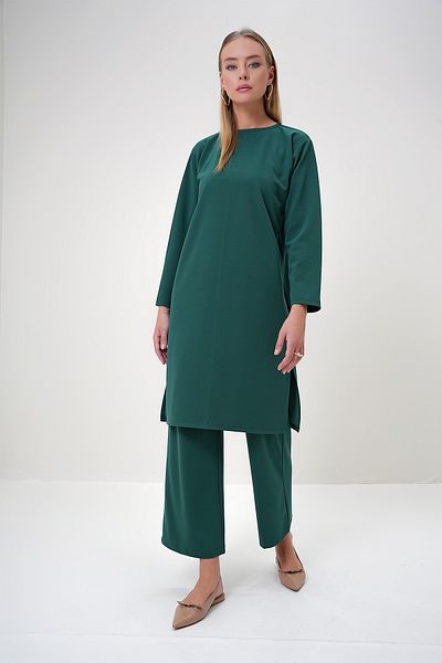 Trend Alaçatı Stili Women's Emerald Green Crew Neck Side Slit Long Tunic and Trousers Set Alc-X12873