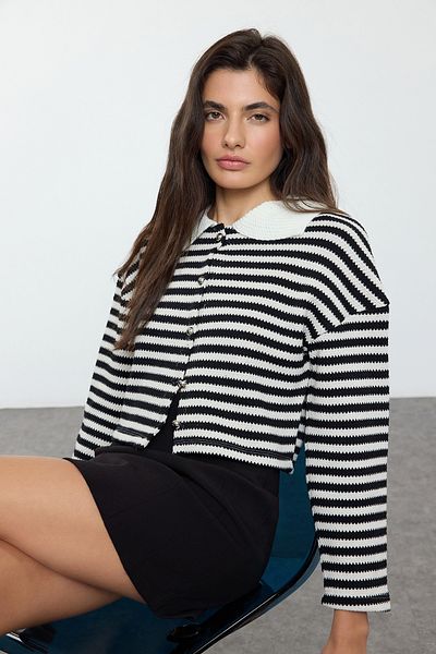 Trendyol Collection Comfortable Fit White Striped Crop Blouse - Buttoned, Twoaw25Bz00142