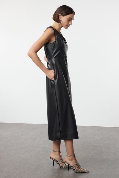 Trendyol Collection Μαύρο μίντι πλεκτό φόρεμα σκέιτερ - Χαμηλή πλάτη TWOAW25EL00517
