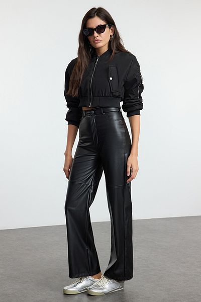 Trendyol Collection Schwarze bequeme Hose mit Röhrenbein-Nähten - TWOAW25PL00068