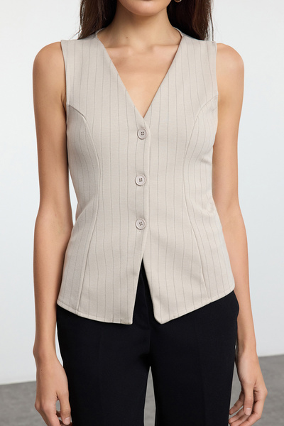 Trendyol Collection Pruhovaná pletená vesta s výstřihem do V - Twoaw25Ye00091