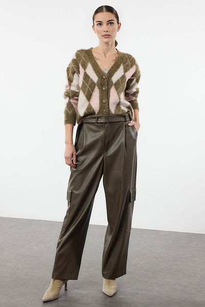 Trendyol Collection Khakifarbene Strickjacke mit weichem, strukturiertem Karomuster TWOAW25HI00276