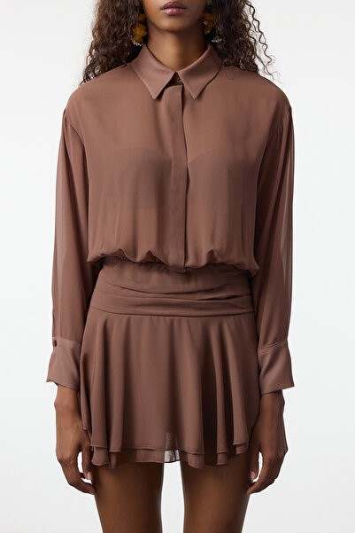 Trendyol Collection Βραδινό φόρεμα αποφοίτησης με λεπτομέρεια με καφέ πουκάμισο με λεπτομέρεια Boho Chiffon TPRAW25EL00110