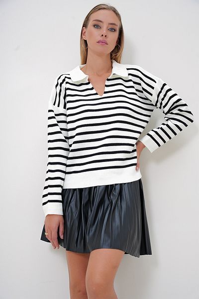 Trend Alaçatı Stili Pulover de tricotaj supradimensionat cu guler polo cu dungi albe - ALC-X12971