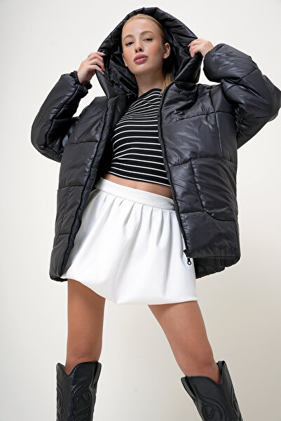 VAGGON Kadın Siyah Kapüşonlu Fleto Cepli Puffer Fashion Oversize Şişme Mont Prm1107