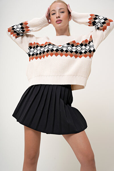 VAGGON Women's Beige Crew Neck Knitwear Crop Sweater Prm1068