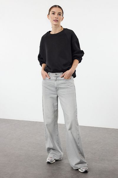 Trendyol Collection Черен бродиран поларен суитшърт с нормална кройка - кръгло деколте Twoaw24Sw00199