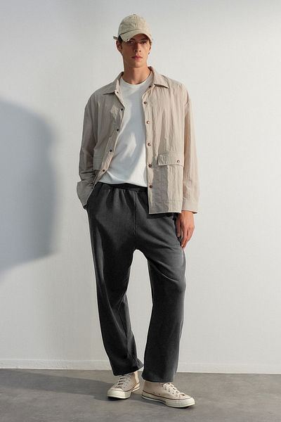 Trendyol Collection Premium Anthrazit 100 % Baumwolle Oversize/Wide Faded Effect Open Leg Sweatpants TMNAW24EA00002