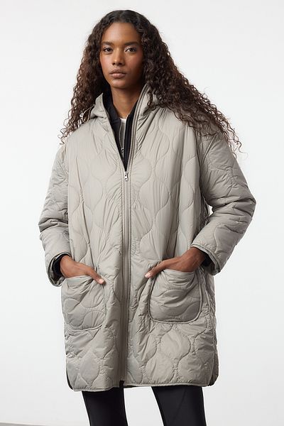 Trendyol Collection Oversize prošívaný kabát s kapucí - Twoaw25Mo00242