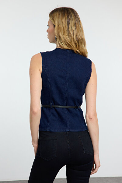 Trendyol Collection Tartósabb, sötétkék övvel díszített farmer mellény TWOAW25YE00101