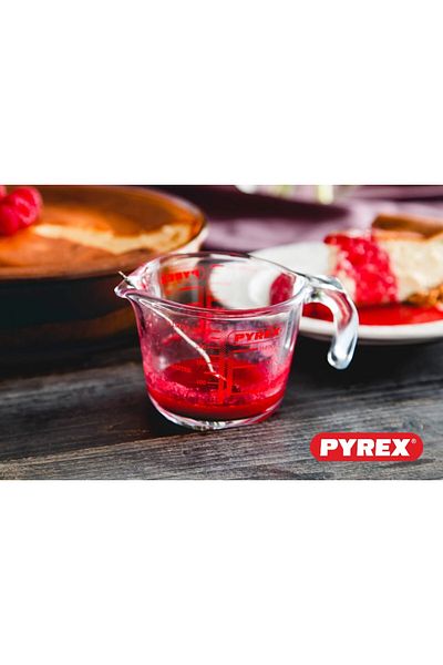 Pyrex Measuring Jug 1L - Durable & Versatile Kitchen Tool
