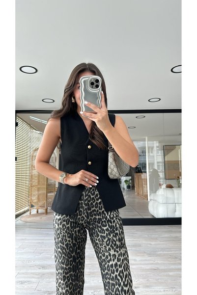 Büşra Ayhan Gold Buttoned Steel Vest