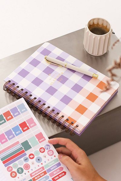Matt Notebook Седмичен дневен ред А5, спирала, 15x21 см - 12 месеца - мотивационен лист, кариран