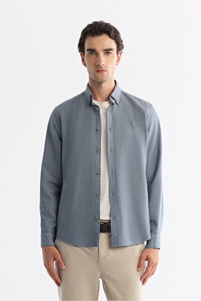 Avva Чоловіча сорочка з блакитними ґудзиками на комірі, бавовняна, м'яка на дотик, прямий крій B002036