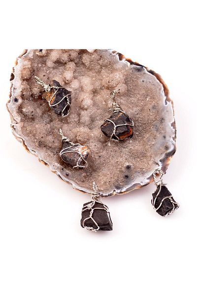 Taş Sandığı Raw Onyx Stone Necklace - Wire Wrapped