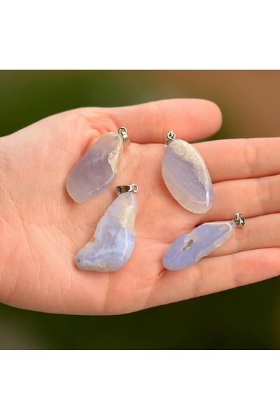 Taş Sandığı Chalcedony Stone Unshaped Necklace
