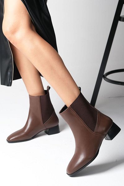Mio Gusto Shania Brown Thin Fur Lined Elastic Blunt Toe Women's Heeled Boots