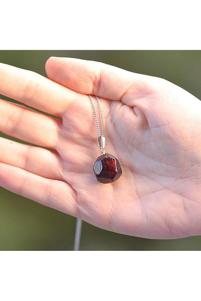 Taş Sandığı Lal Stone Necklace