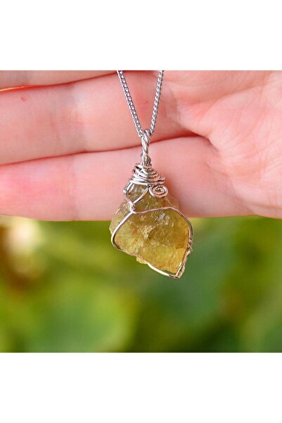 Taş Sandığı قلادة حجر هيليادور الخام - بيريل ذهبي