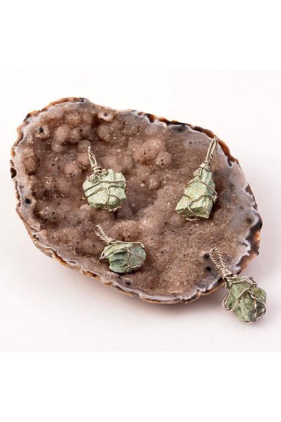 Taş Sandığı Fuksit Raw Stone Necklace - Wire Wrapped