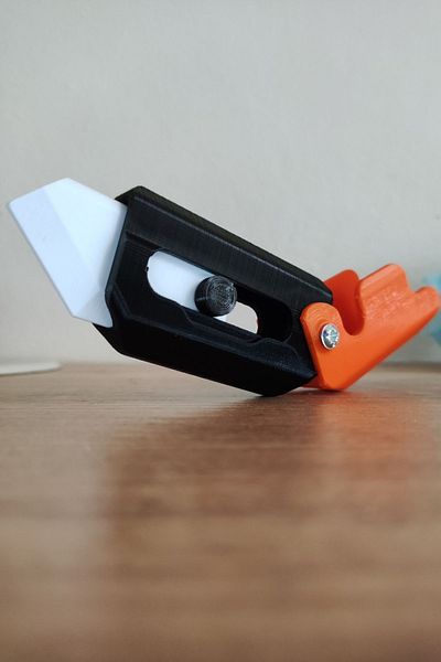 Tezgah3d Gravity Knife (Stress Blade) Carrot Knife Fidget Knife Different Colors Toy