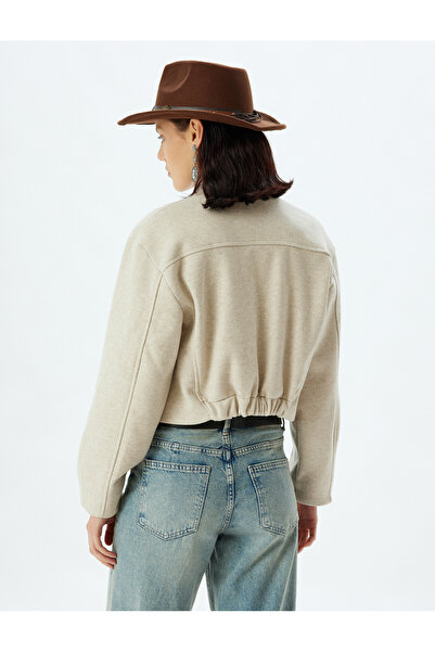 Koton Geknöpfte Crop-Bomberjacke mit rundem Kragen und Taschen