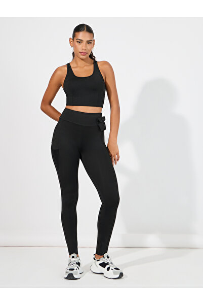 Styli بنطال ضيق بجيب جانبي وتفاصيل جيب صغير على الخصر