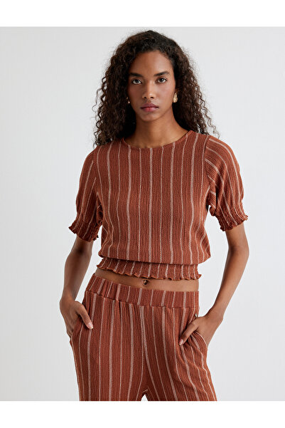 Koton T-Shirt με κοντό μανίκι με λαιμόκοψη