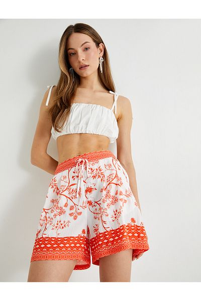 Koton Tuba Unusal - Shorts mit Blumenmuster, Taschen in der Taille und Schnürung