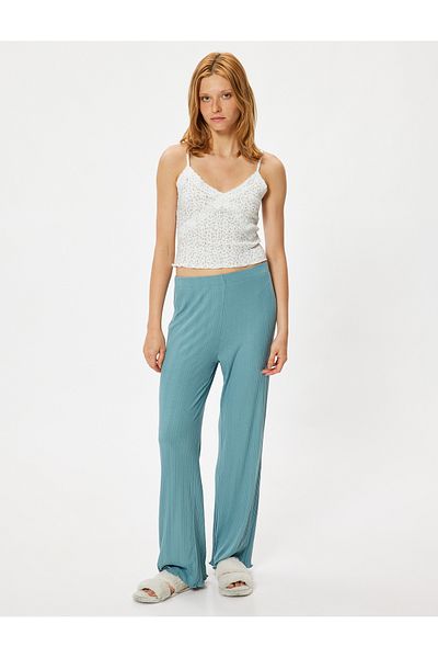 Koton Slim Fit Tanktop mit Trägern und Blumenmuster aus Spitze