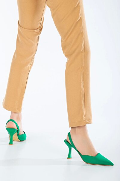 GULT حذاء نسائي بكعب كلاسيكي باللون الأخضر